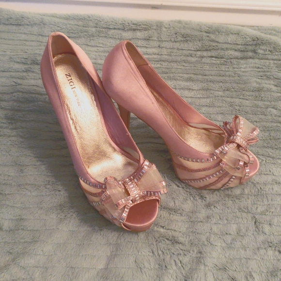 BRAND NEW PINK SATIN DIAMOND STUDDED PLATFORMS FROM ZIGI NEW YORK!!! - Picture 1 of 8